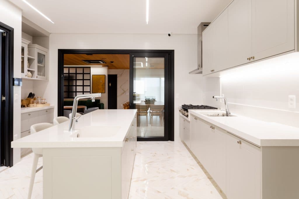 Projeto do dia: cozinha clean por Giovana Guerra e Bontempo Goiânia
